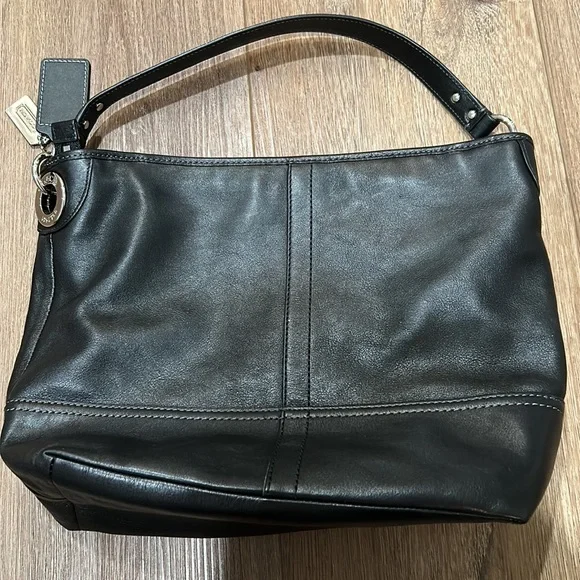 Women’s black leather coach handbag - Picture 5 of 10